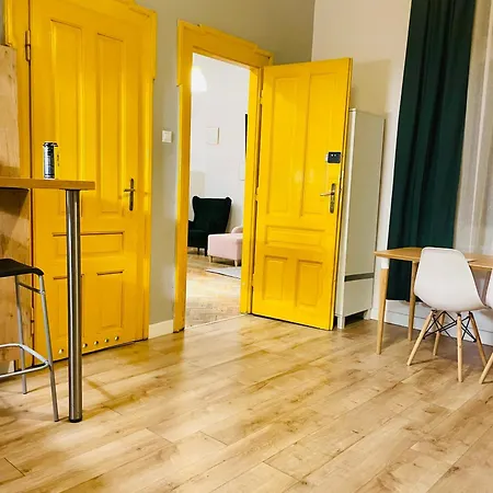 Roller Aparthotel *