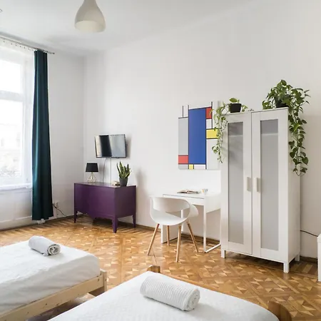 Roller Aparthotel *
